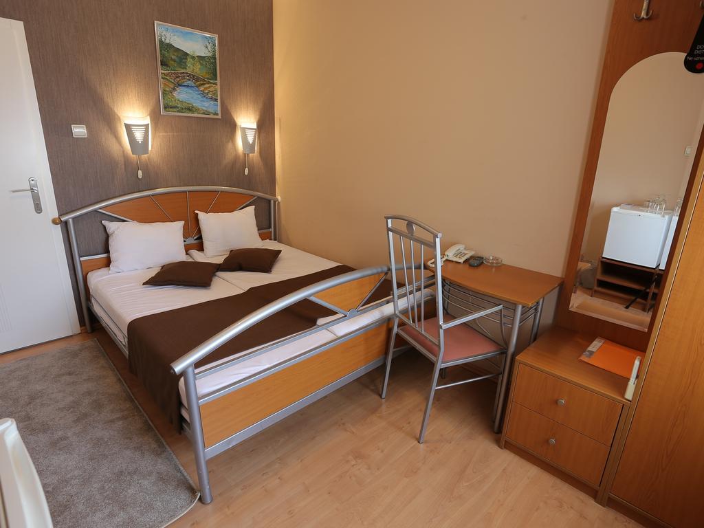 Hotel Zeneva Kragujevac Extérieur photo